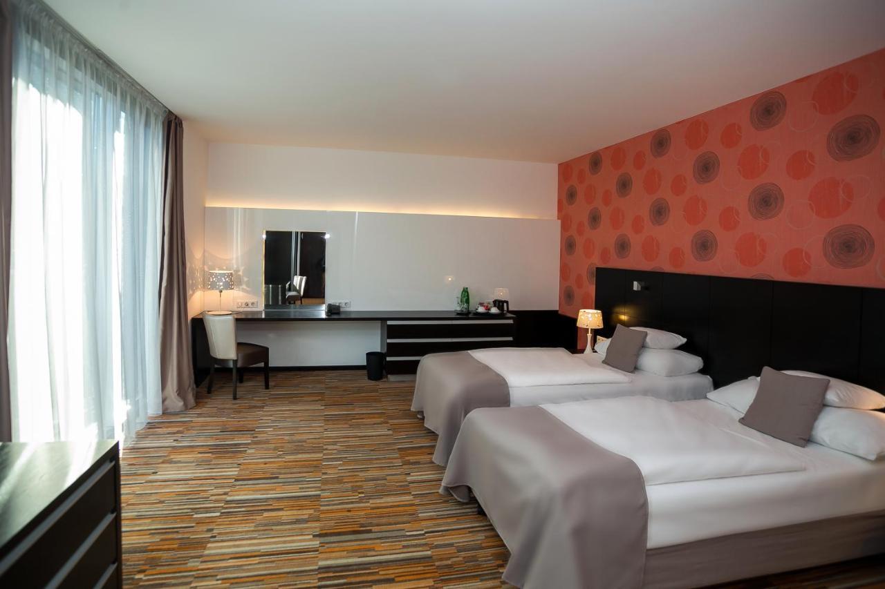 Art Hotel Szeged Luaran gambar
