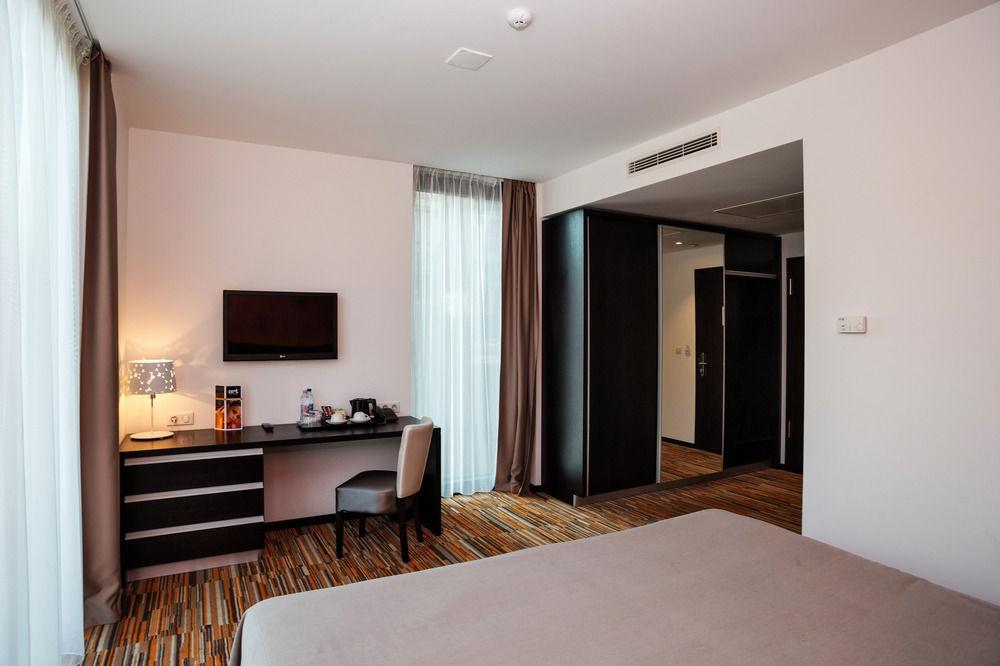 Art Hotel Szeged Luaran gambar