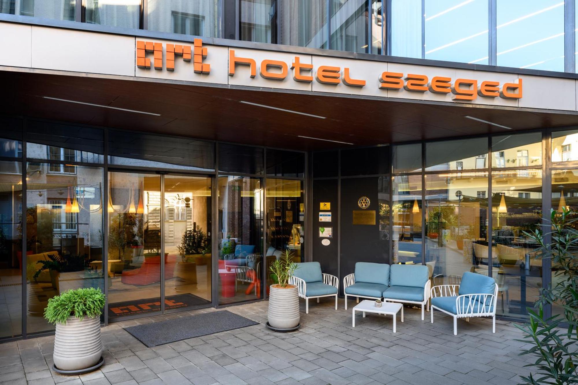 Art Hotel Szeged Luaran gambar