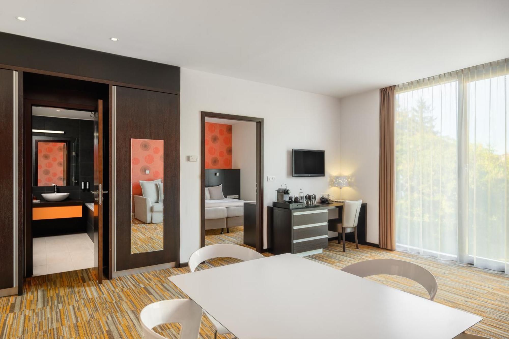 Art Hotel Szeged Luaran gambar