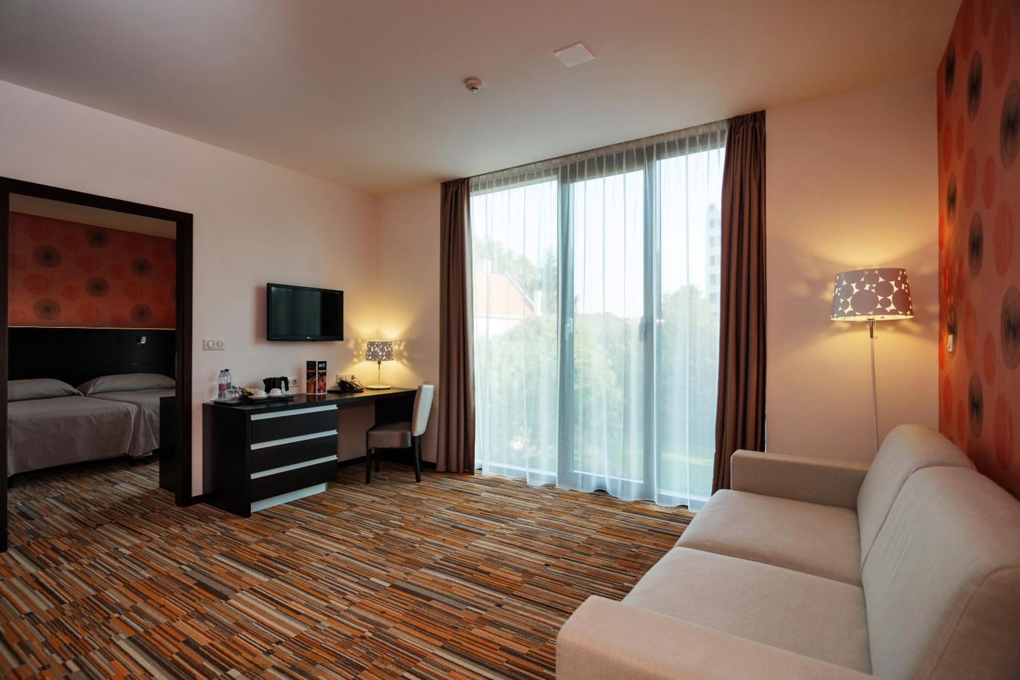 Art Hotel Szeged Luaran gambar