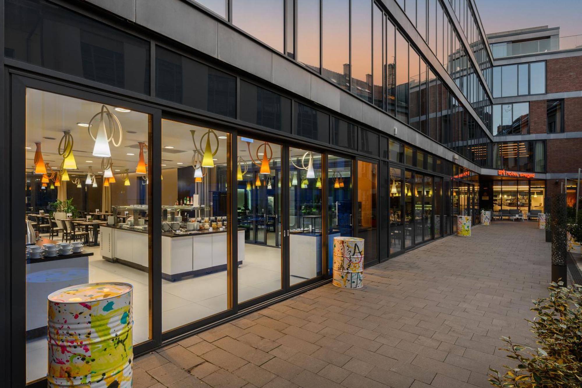 Art Hotel Szeged Luaran gambar