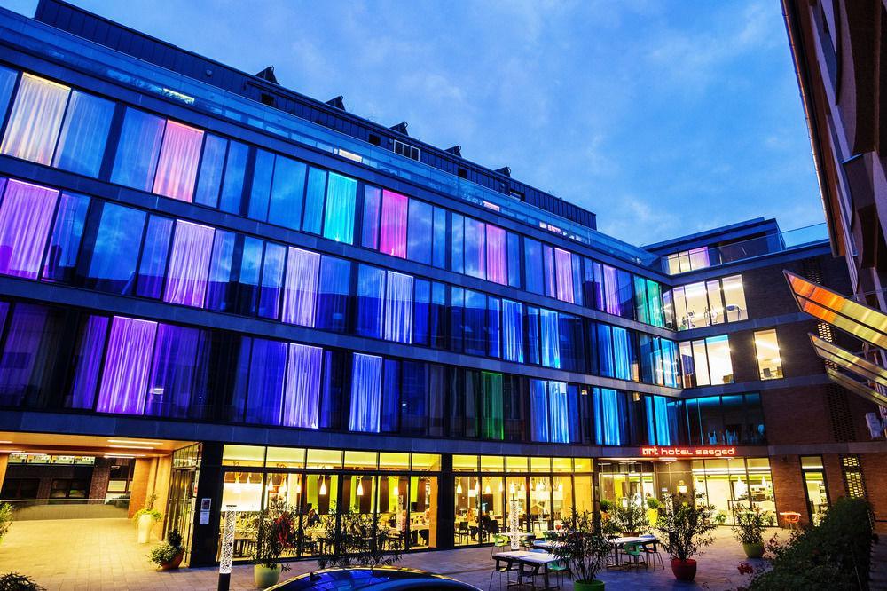 Art Hotel Szeged Luaran gambar