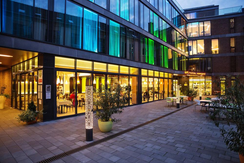 Art Hotel Szeged Luaran gambar