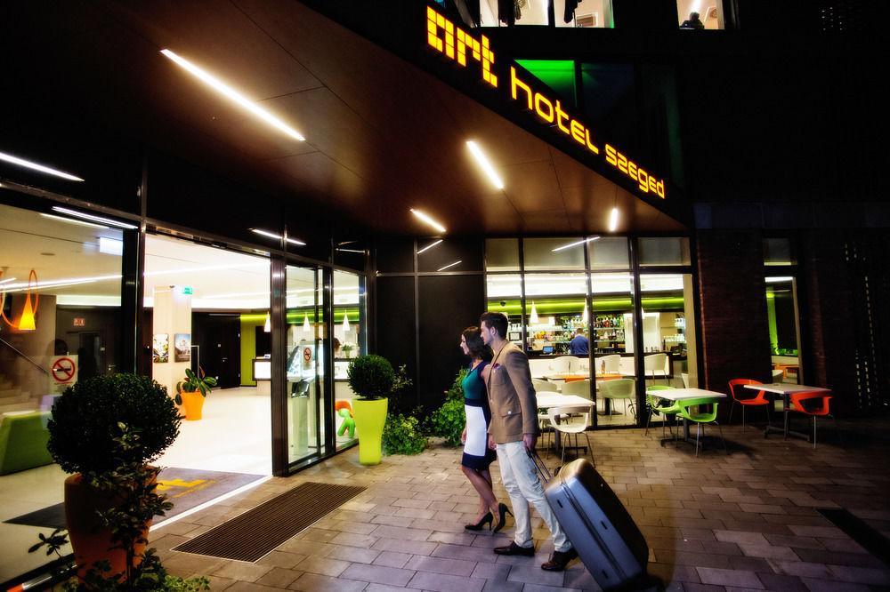 Art Hotel Szeged Luaran gambar