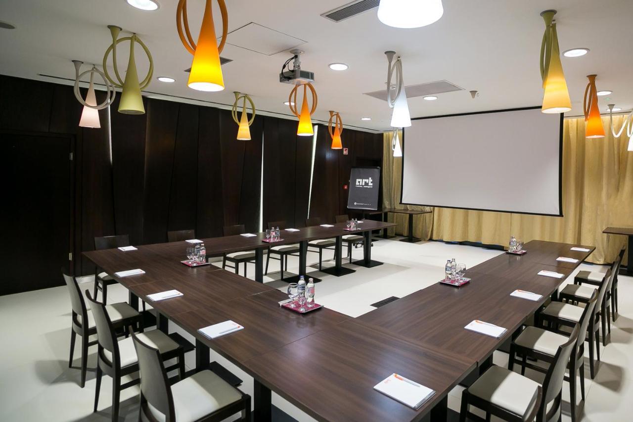 Art Hotel Szeged Luaran gambar